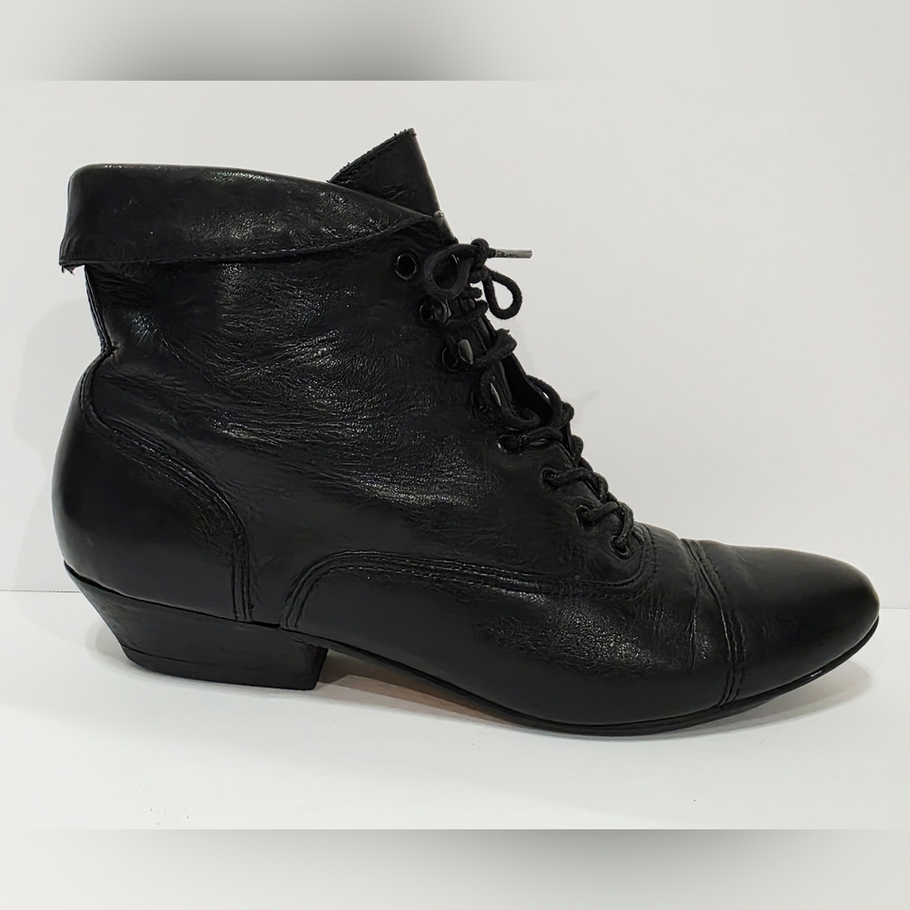 Nicole CARRIE Black Leather Ankle Boot Bootie Heel Lace Up Tie Cap 5.5 M Used